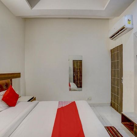 Oyo 78981 The Diamond Nest Нойда Екстер'єр фото