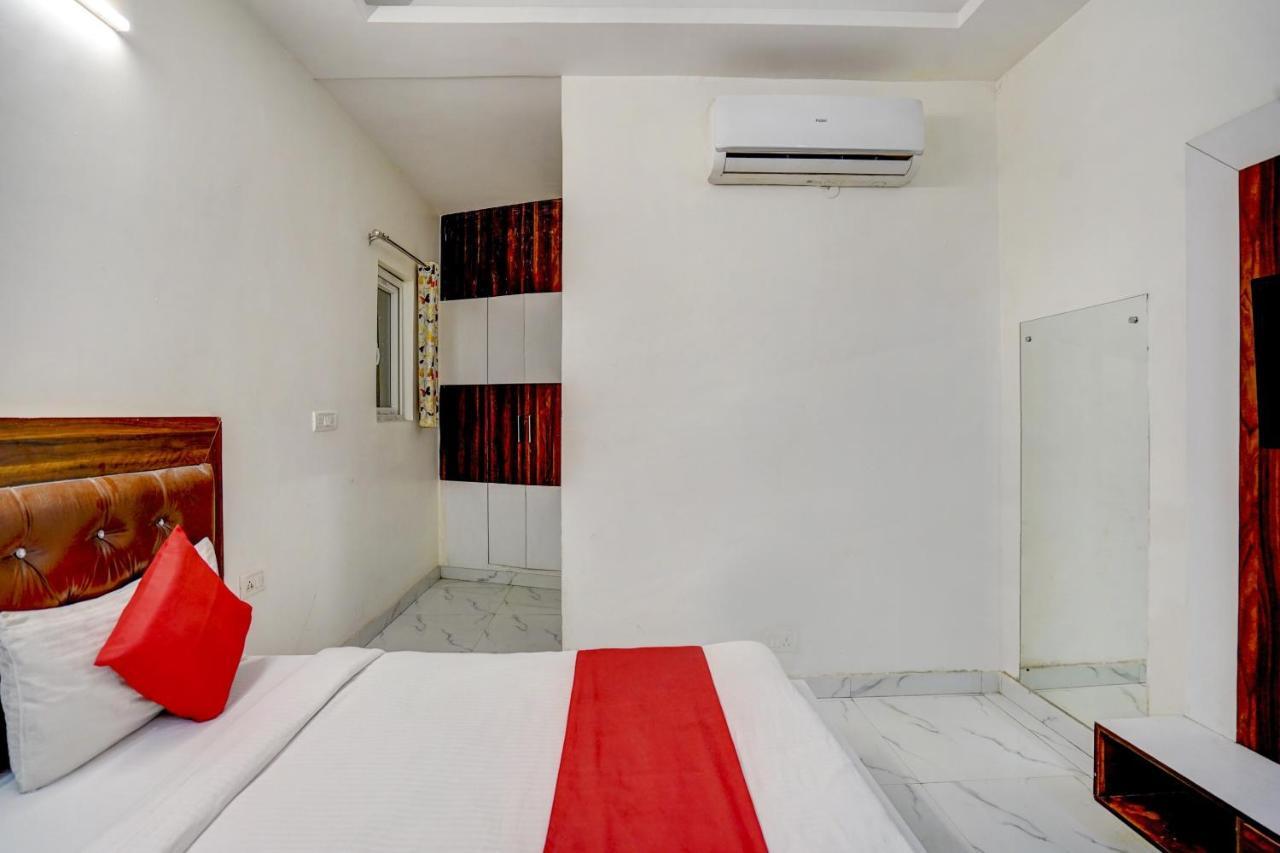 Oyo 78981 The Diamond Nest Нойда Екстер'єр фото